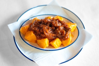 Vermuteria Olimpo: Patata saludable coronada amb calamar Vermuteria Olimpo: Patata saludable coronada amb calamar