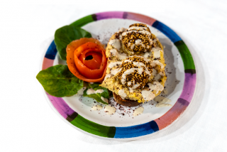 Restaurante El Nilo: Tapa de pa torrat, hummus i falafel amb formatge feta Restaurante El Nilo: Tapa de pa torrat, hummus i falafel amb formatge feta